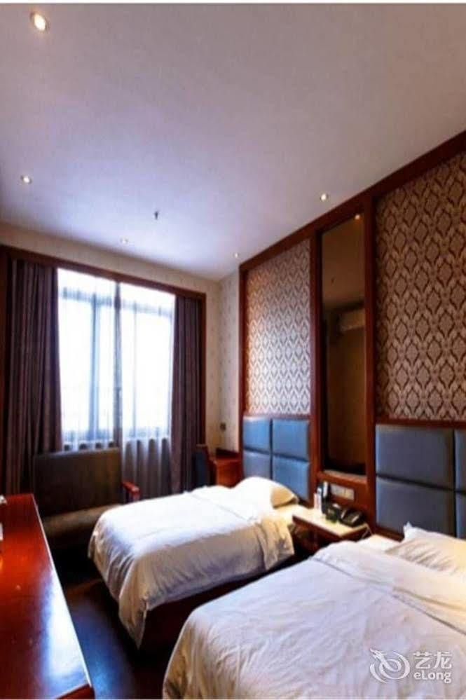 Longwang Business Hotel Liuzhou Exterior photo