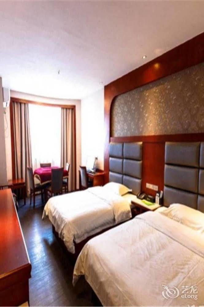 Longwang Business Hotel Liuzhou Exterior photo